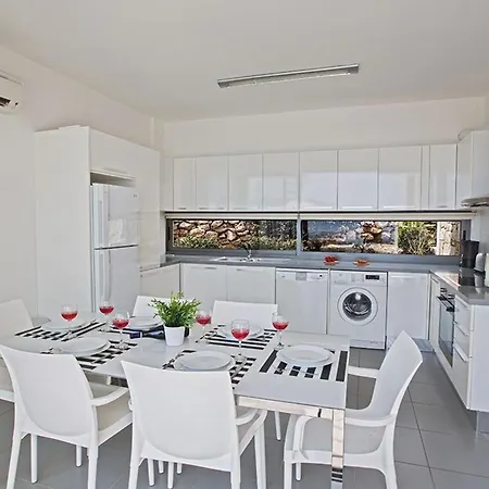 Villa Tavrou Dyo - Luxury 3 Bedroom Latchi With Private Pool